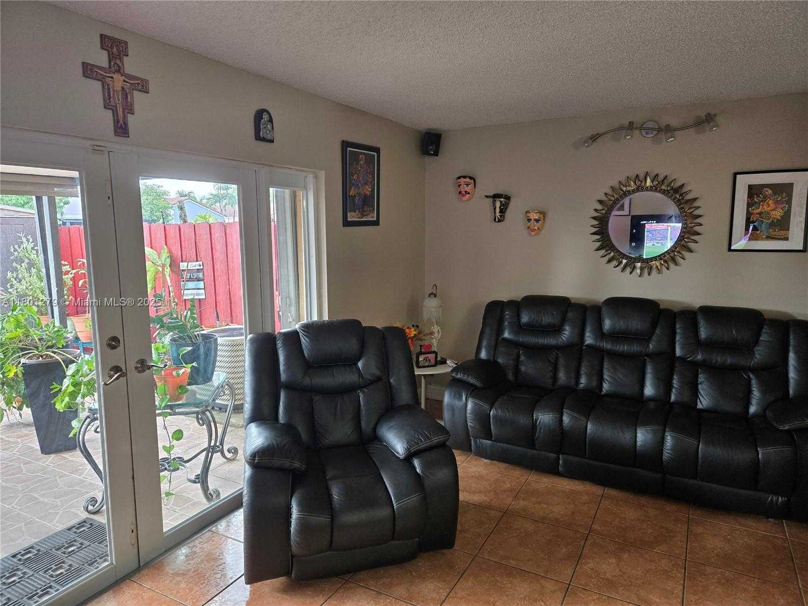 Small Image of 17472 SOUTH WEST 140TH CT, Miami Number 3