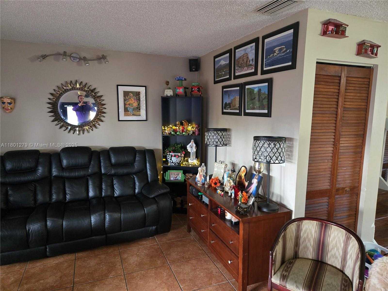 Small Image of 17472 SOUTH WEST 140TH CT, Miami Number 4