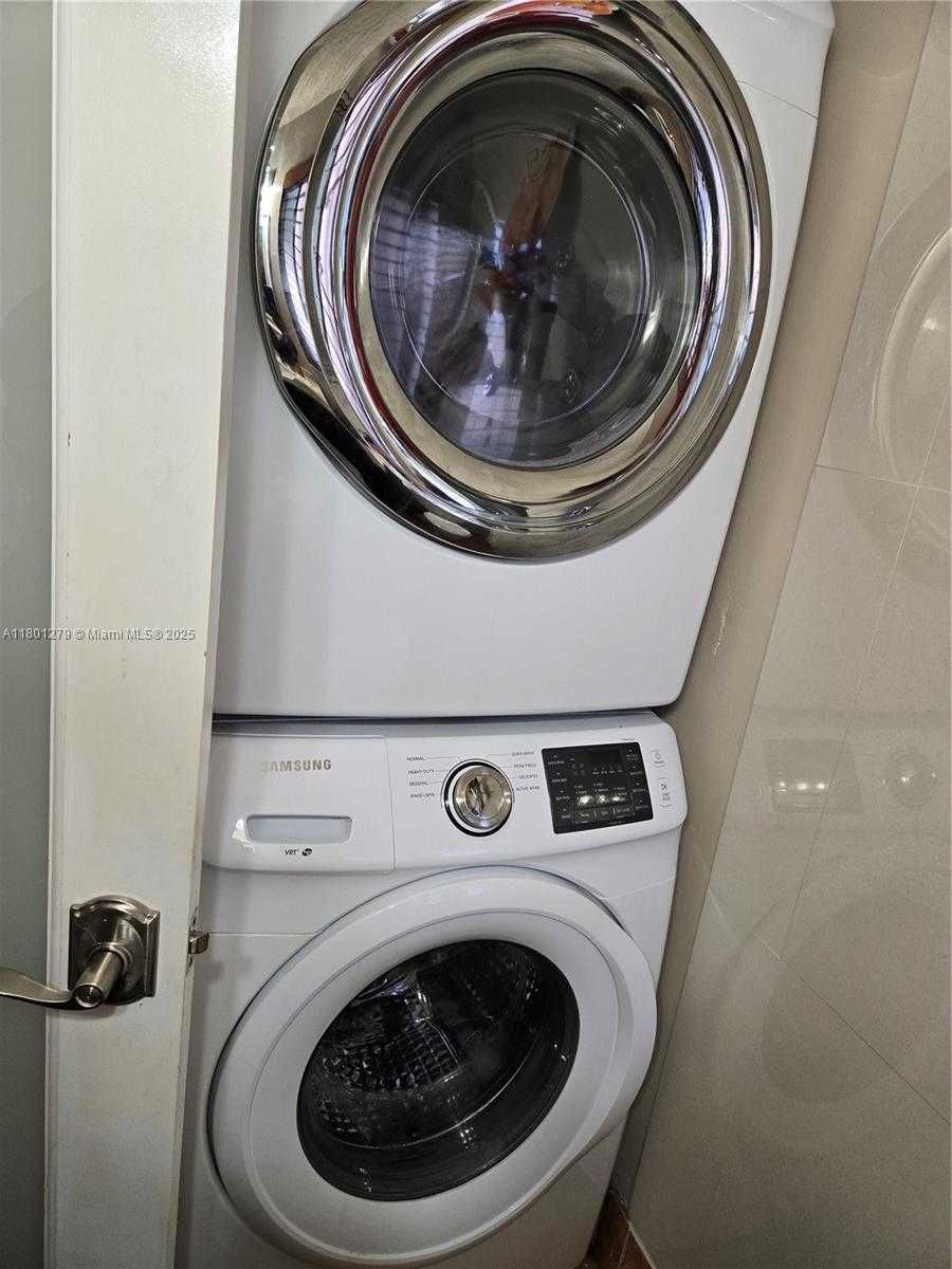 Small Image of 17472 SOUTH WEST 140TH CT, Miami Number 8