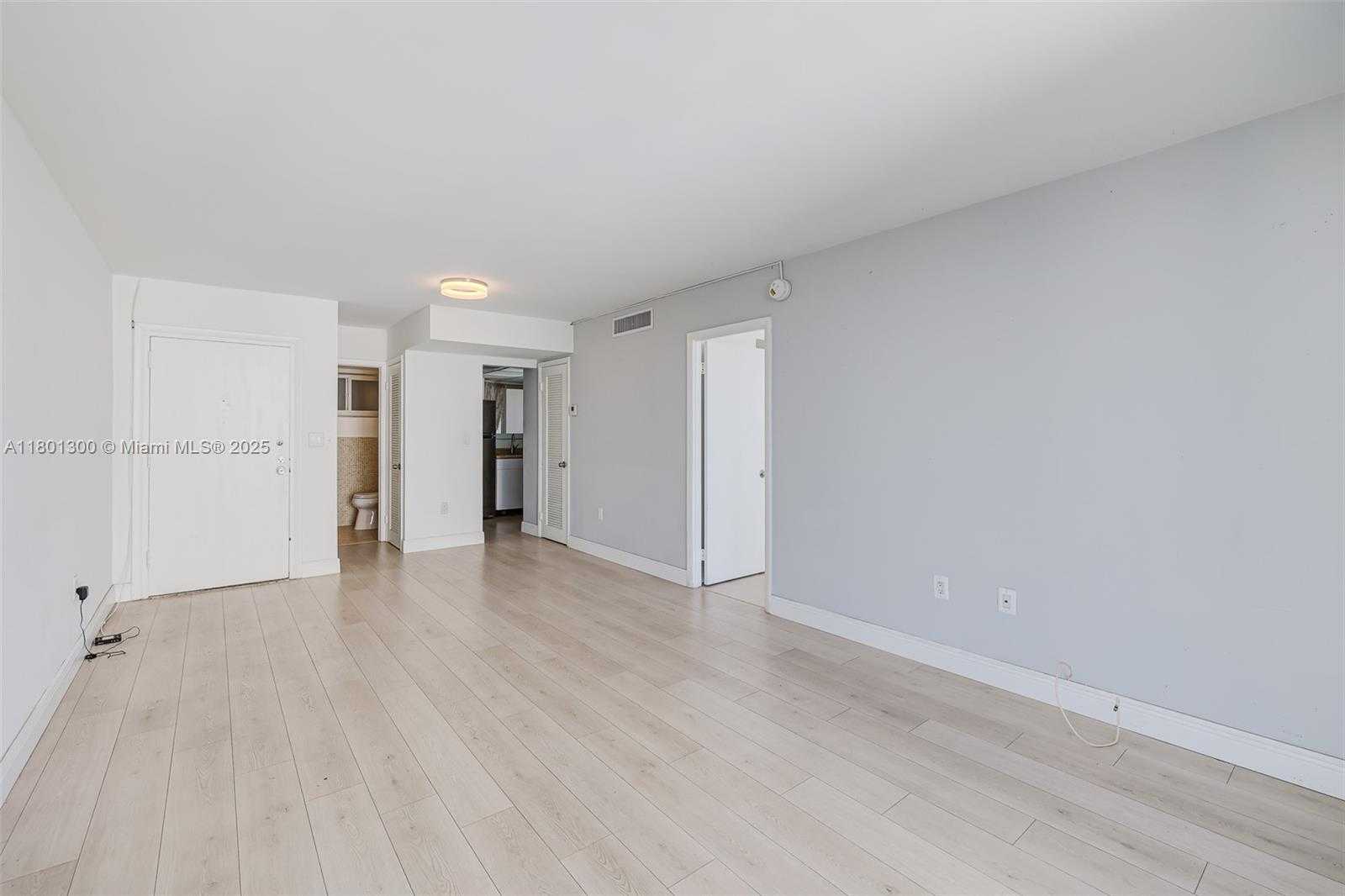 Small Image of 1345 LINCOLN #1006, Miami Beach Number 16