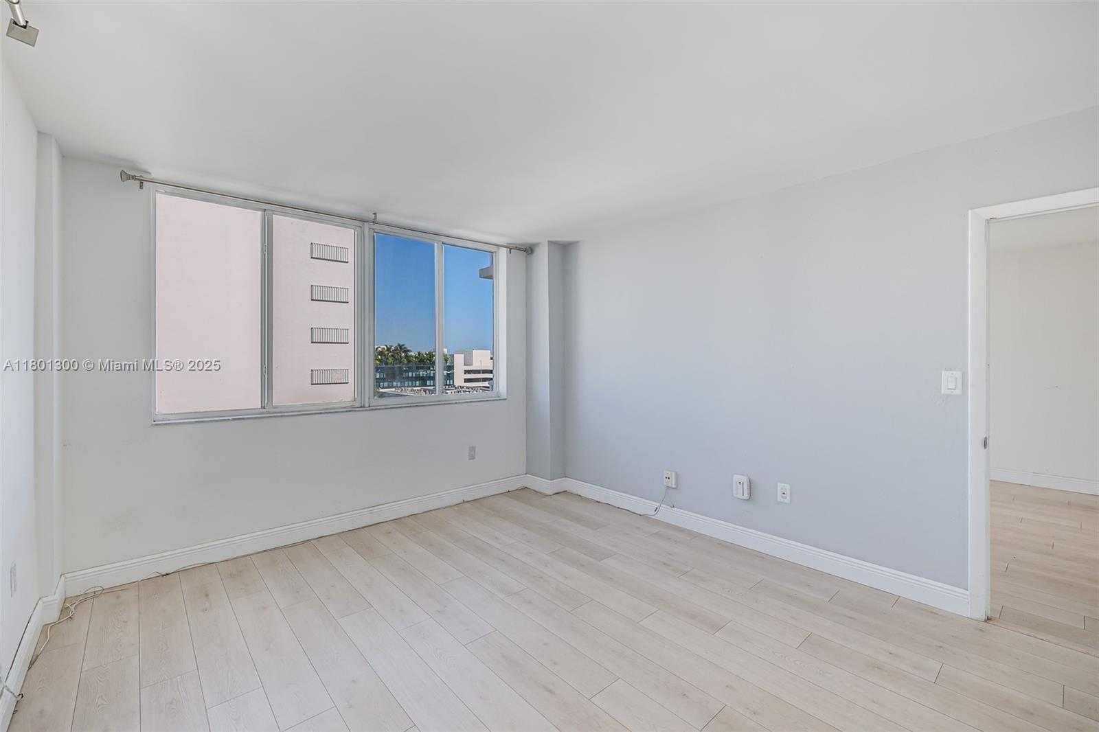 Small Image of 1345 LINCOLN #1006, Miami Beach Number 21