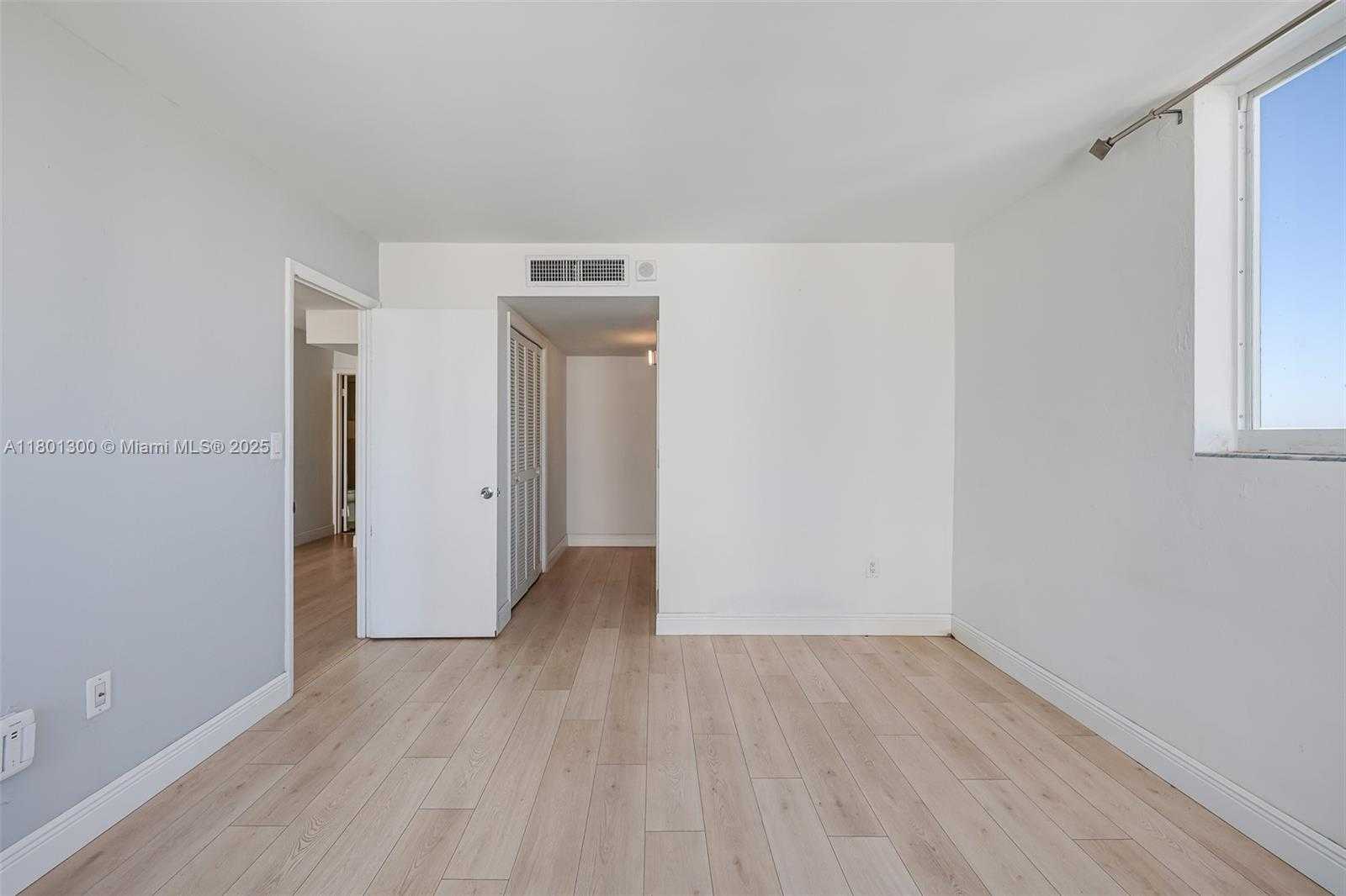 Small Image of 1345 LINCOLN #1006, Miami Beach Number 24