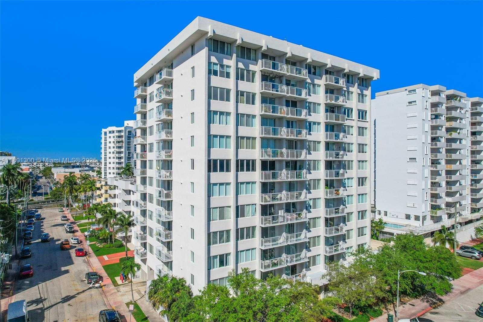Small Image of 1345 LINCOLN #1006, Miami Beach Number 3