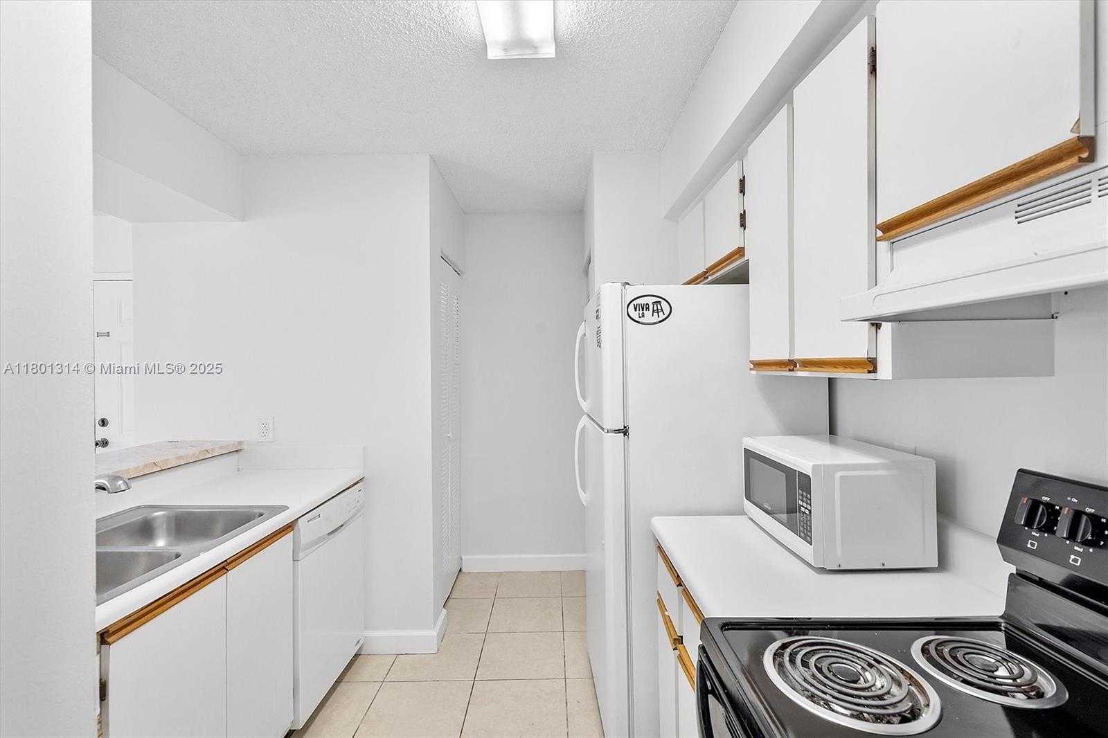 Small Image of 530 SOUTH PARK RD #23-11, Hollywood Number 11