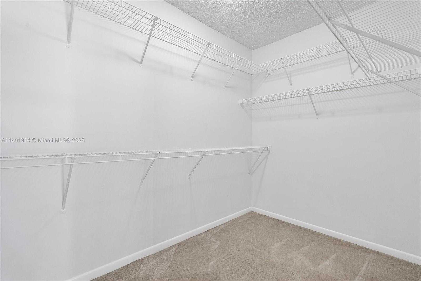 Small Image of 530 SOUTH PARK RD #23-11, Hollywood Number 23