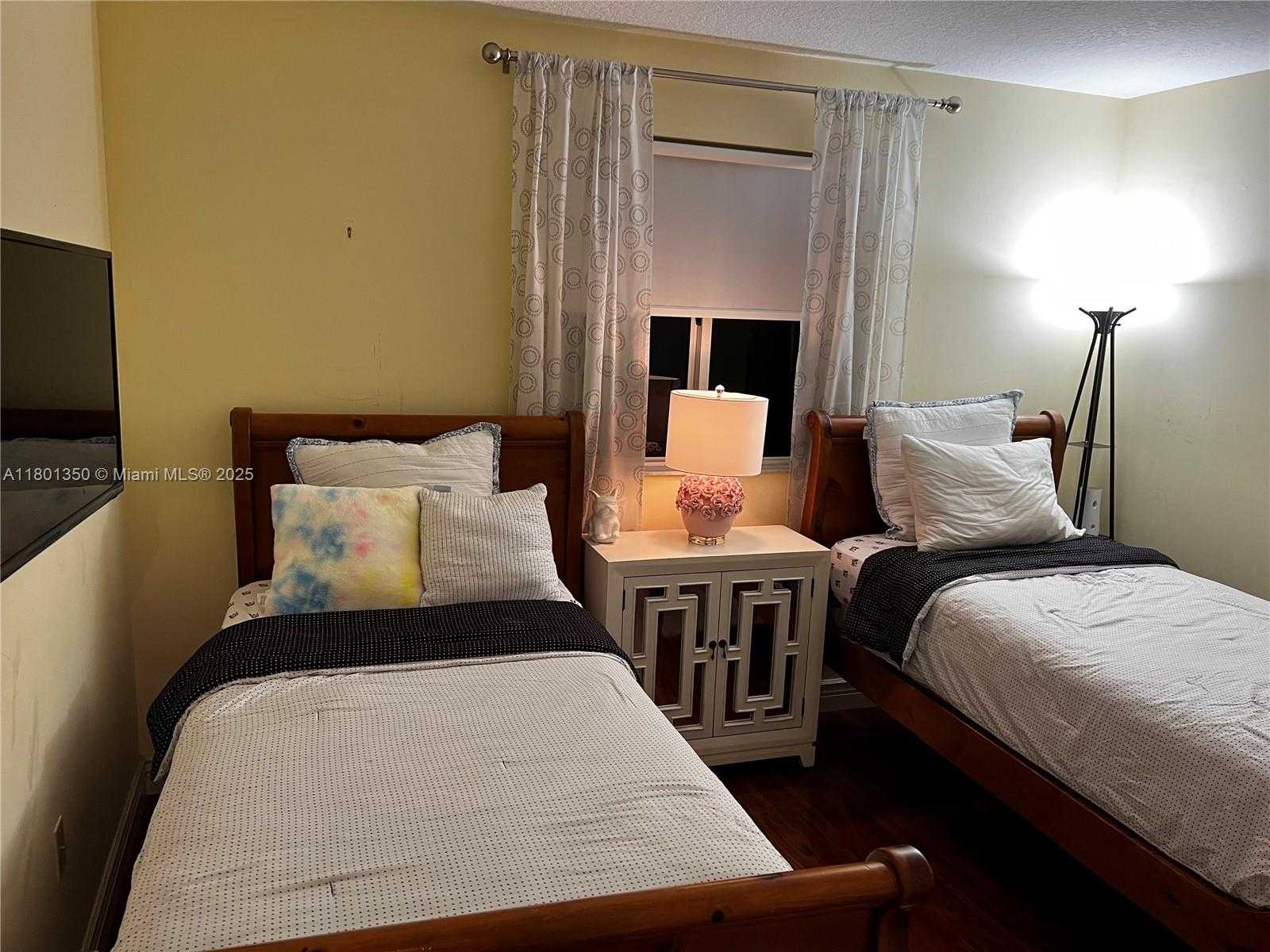 Small Image of 6014 SOUTH WEST 162ND PL, Miami Number 11