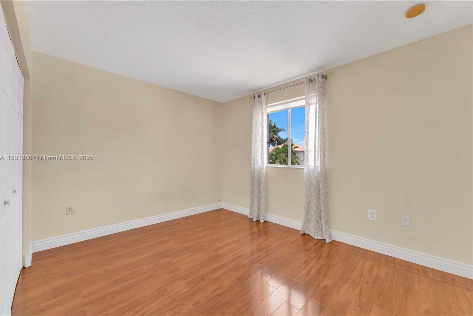 Small Image of 6014 SOUTH WEST 162ND PL, Miami Number 26