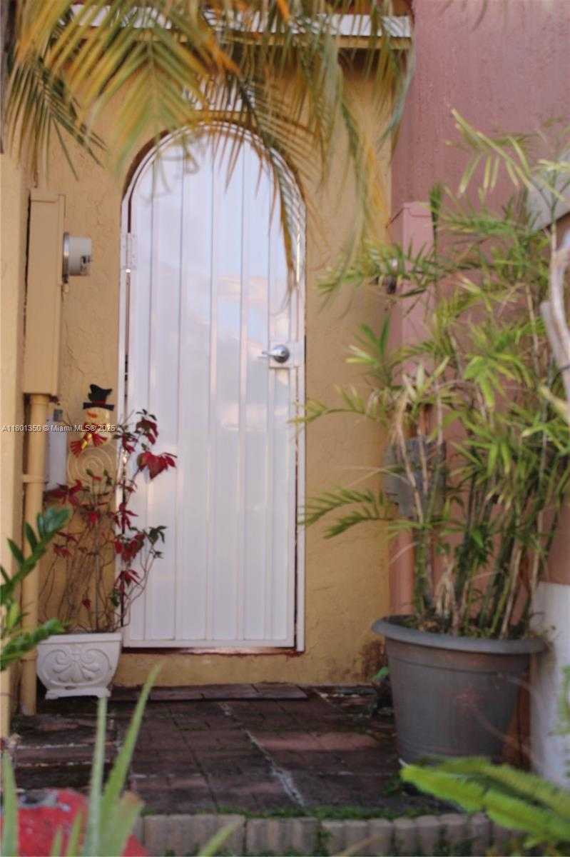 Small Image of 6014 SOUTH WEST 162ND PL, Miami Number 4