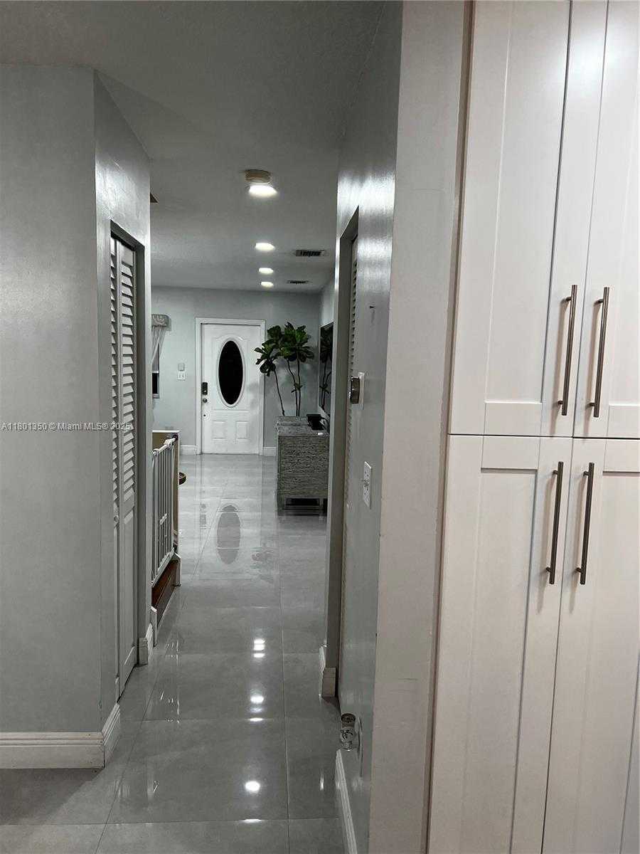Small Image of 6014 SOUTH WEST 162ND PL, Miami Number 7