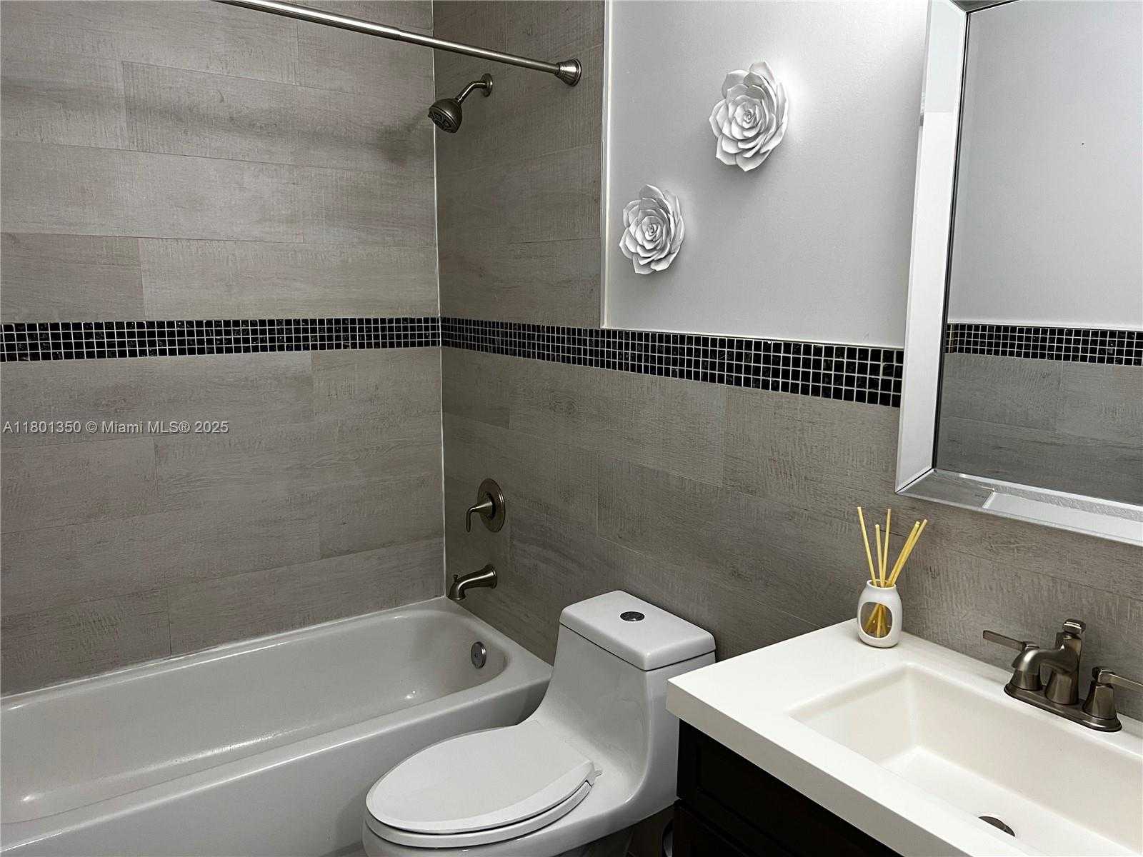 Small Image of 6014 SOUTH WEST 162ND PL, Miami Number 8