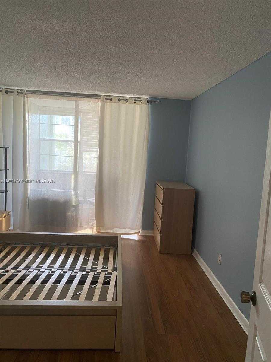 Small Image of 2751 TAFT ST #302, Hollywood Number 10