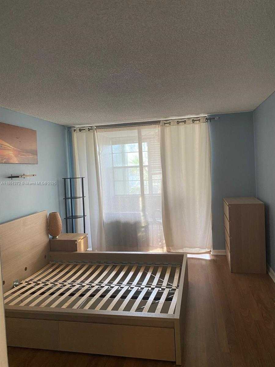 Small Image of 2751 TAFT ST #302, Hollywood Number 11
