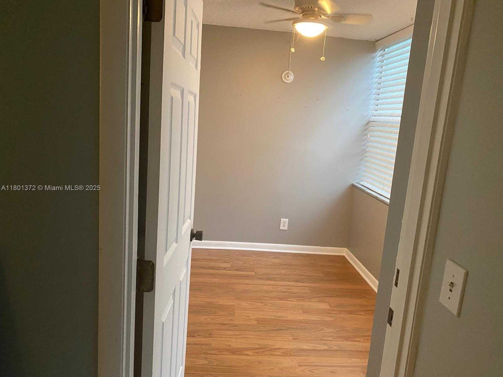 Small Image of 2751 TAFT ST #302, Hollywood Number 12