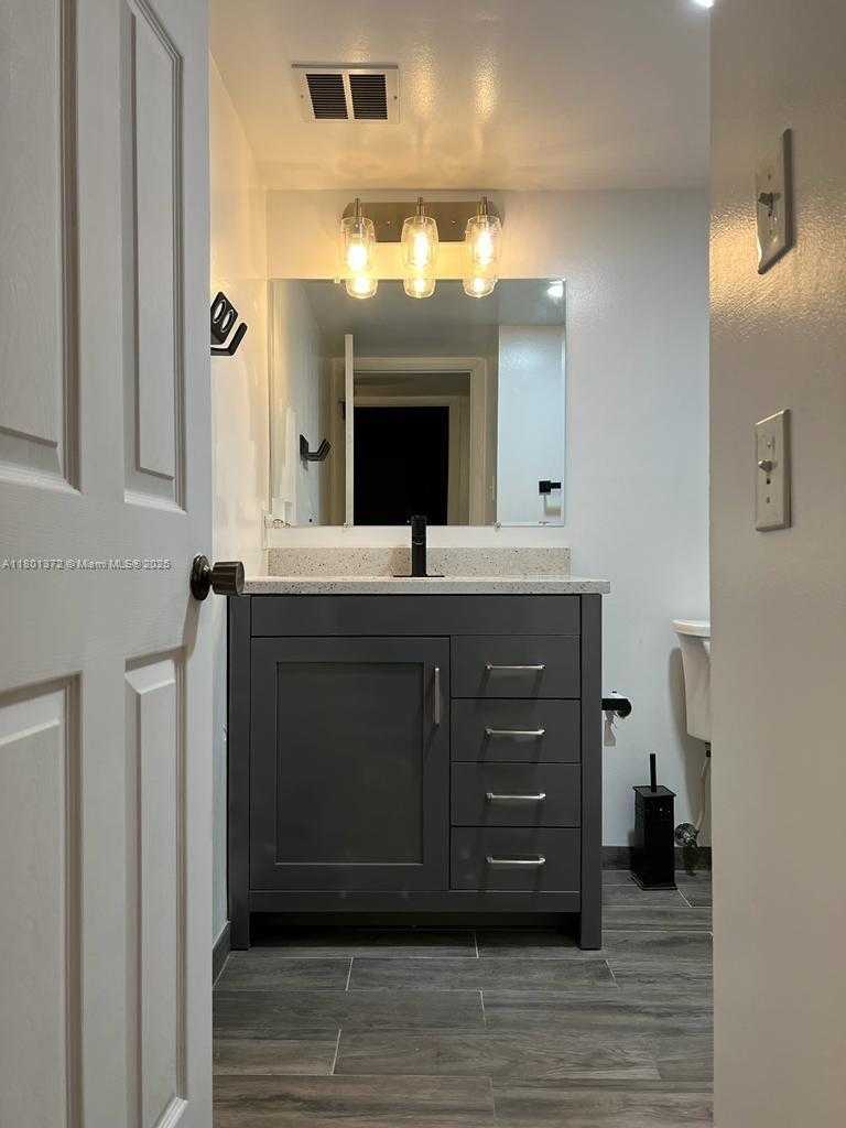 Small Image of 2751 TAFT ST #302, Hollywood Number 3