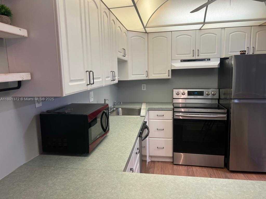 Small Image of 2751 TAFT ST #302, Hollywood Number 5