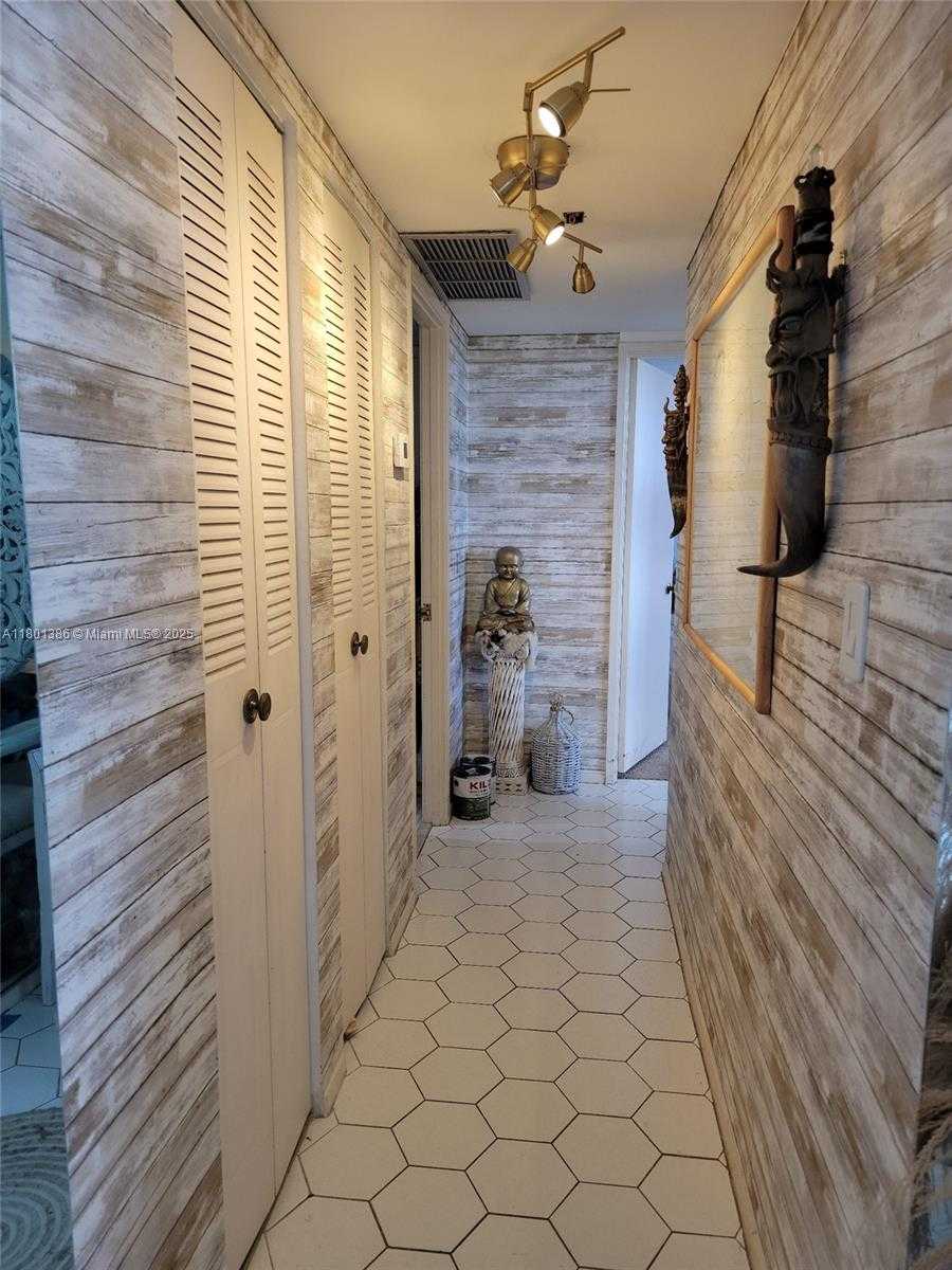 Small Image of 1351 NORTH EAST MIAMI GARDENS DR #1416E, Miami Number 7