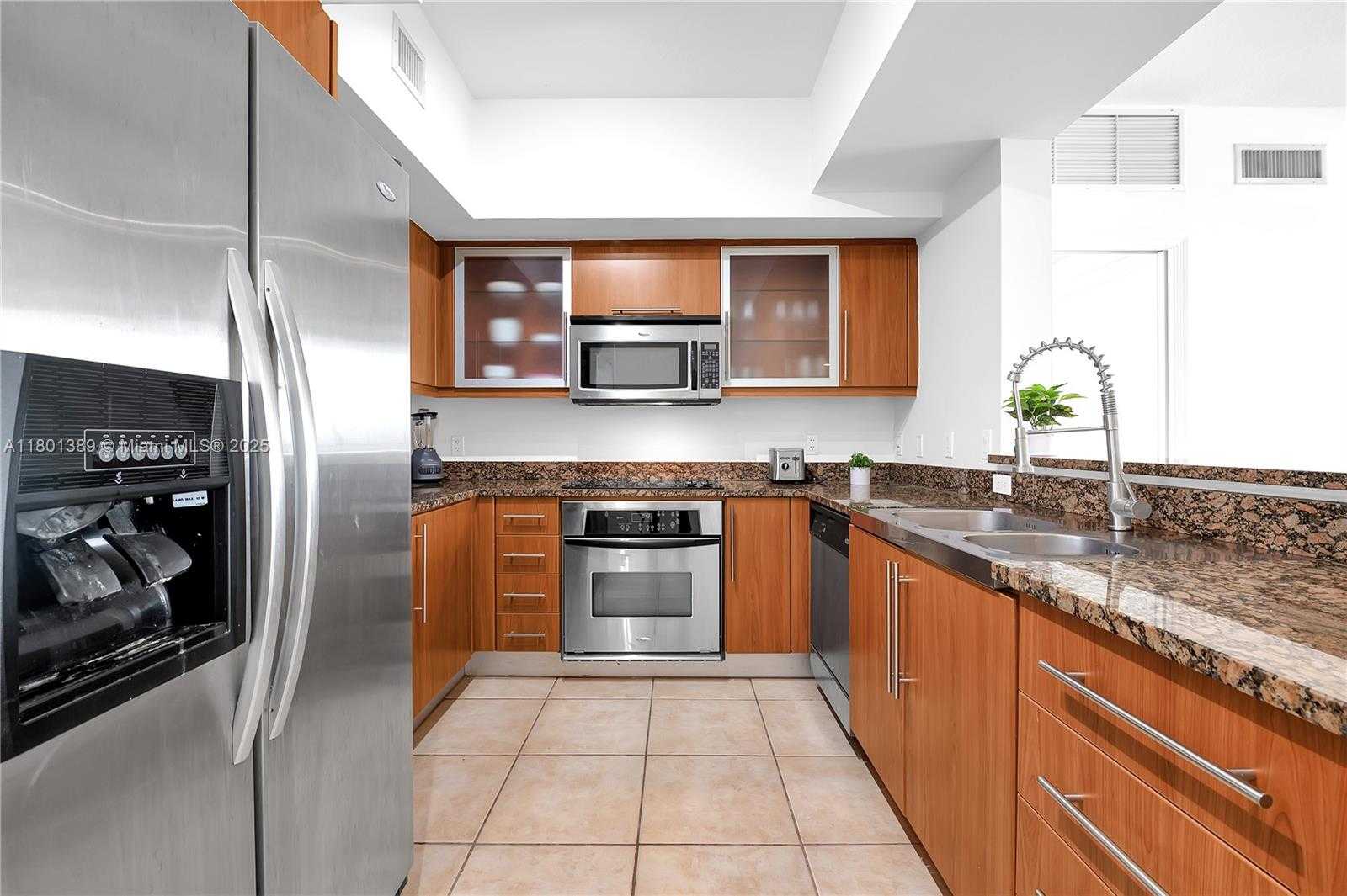 Small Image of 888 SOUTH DOUGLAS RD #910, Coral Gables Number 10