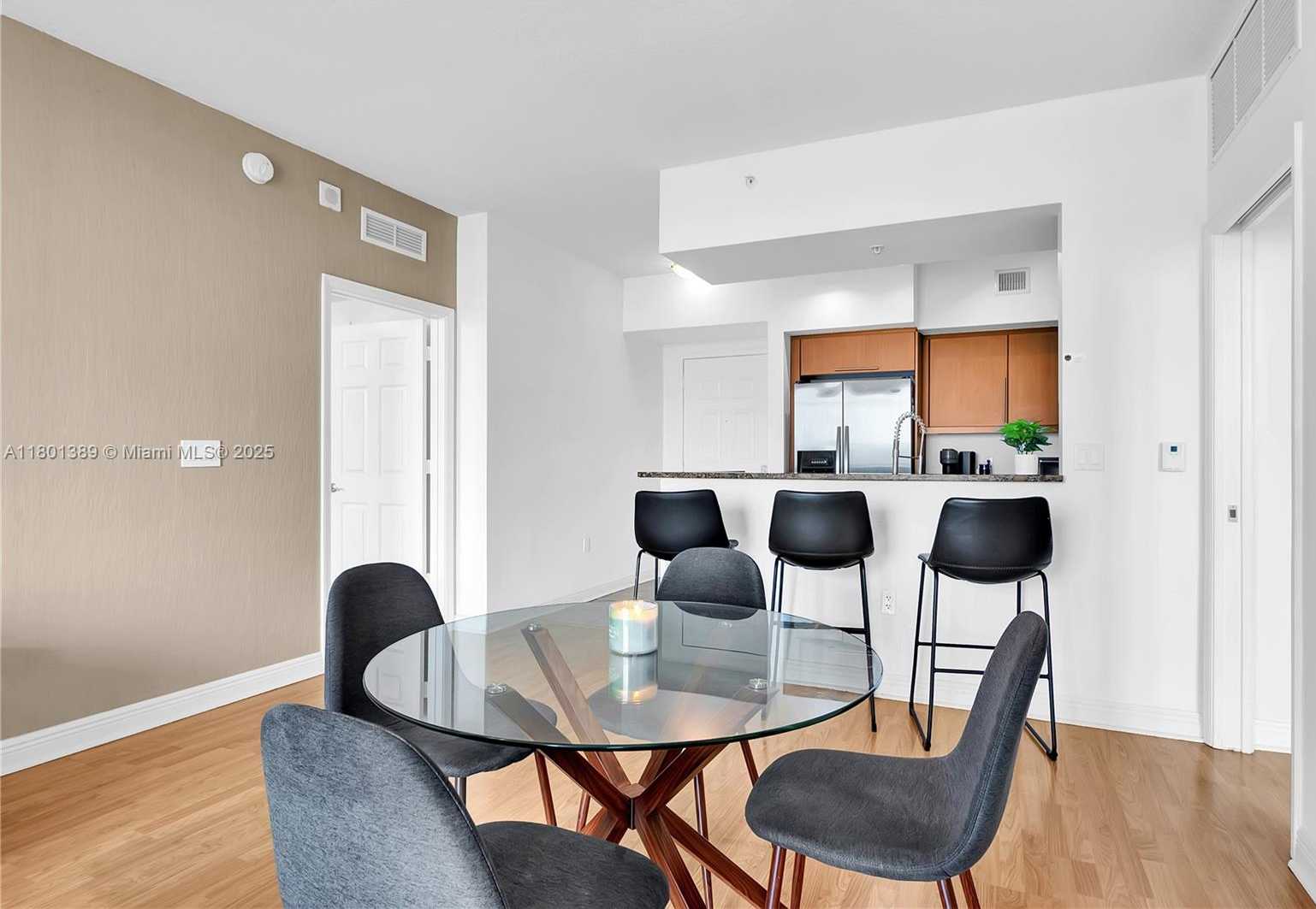 Small Image of 888 SOUTH DOUGLAS RD #910, Coral Gables Number 12