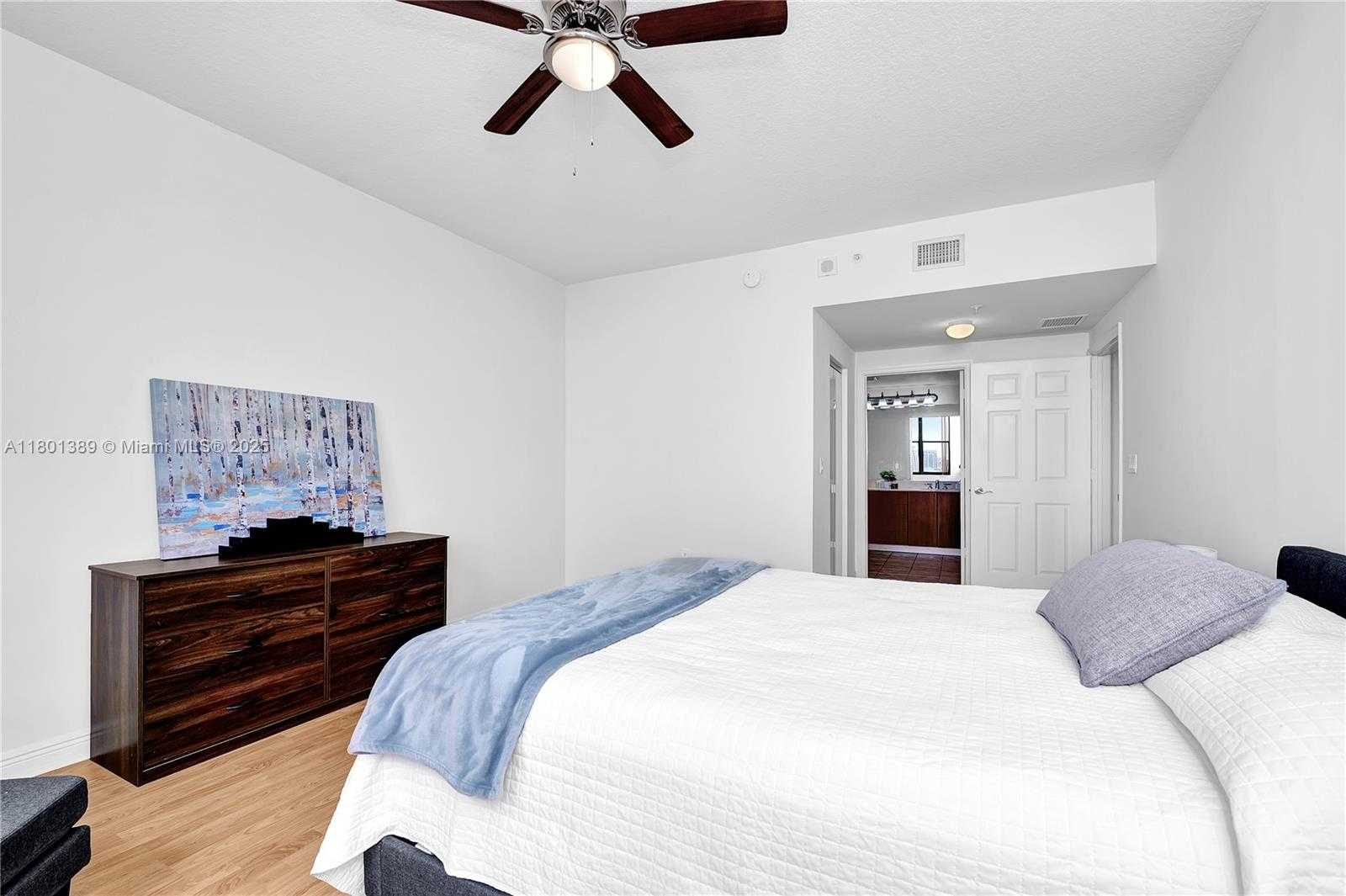 Small Image of 888 SOUTH DOUGLAS RD #910, Coral Gables Number 15