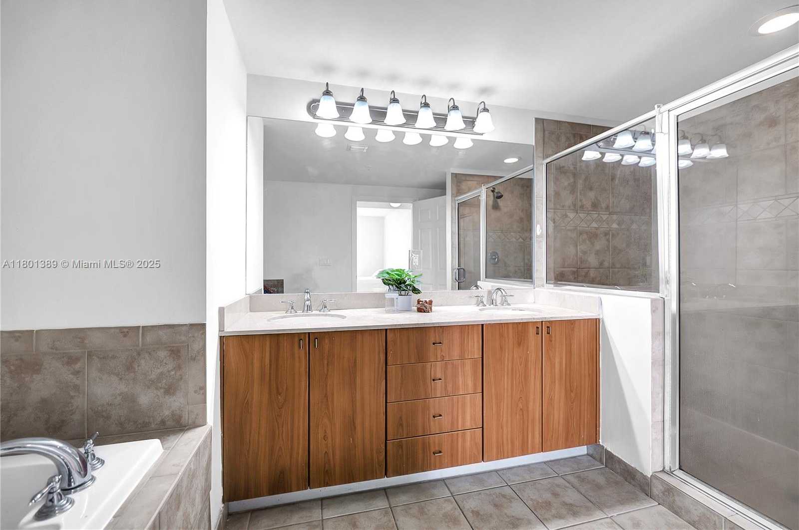 Small Image of 888 SOUTH DOUGLAS RD #910, Coral Gables Number 16