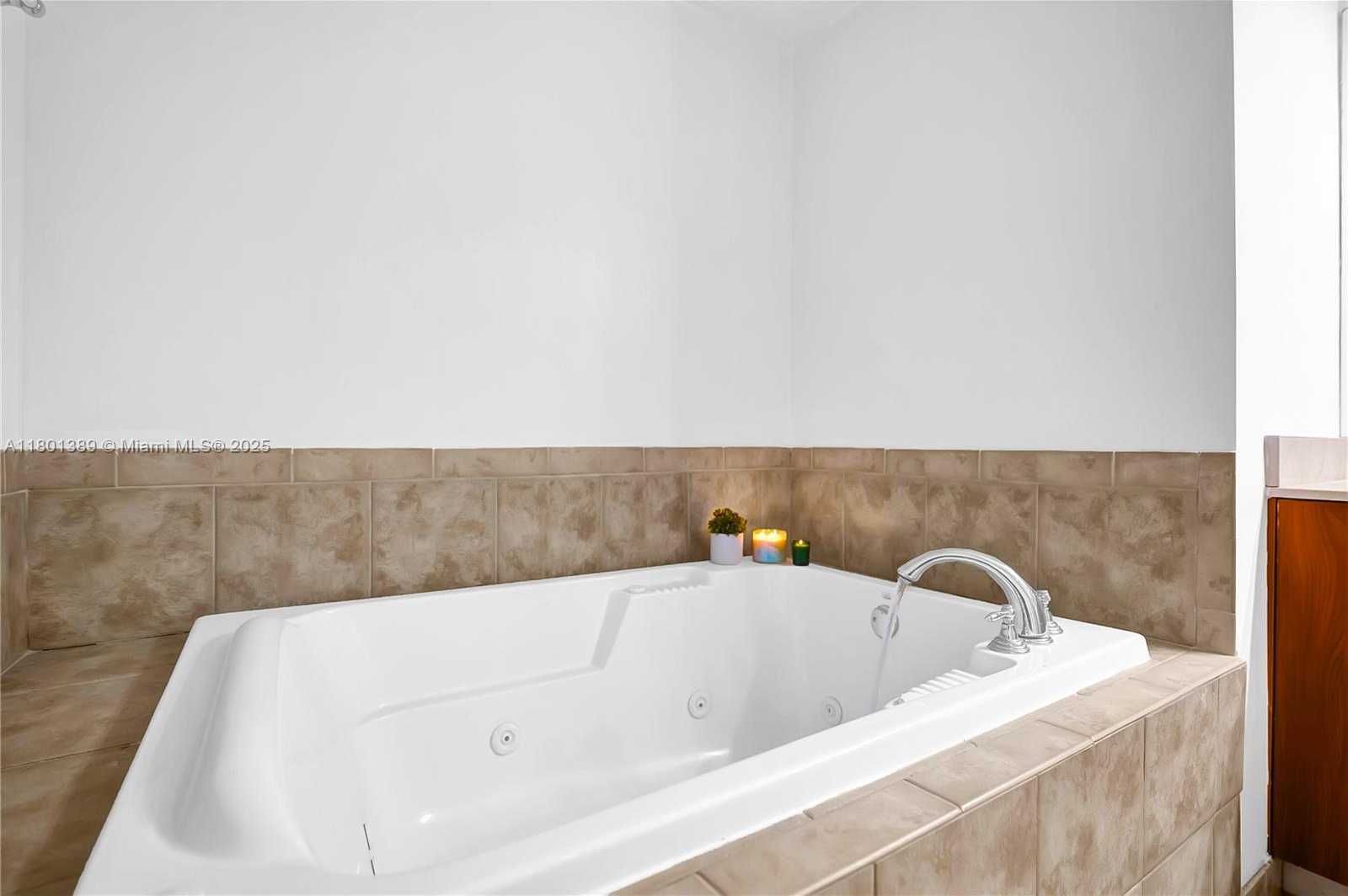 Small Image of 888 SOUTH DOUGLAS RD #910, Coral Gables Number 17