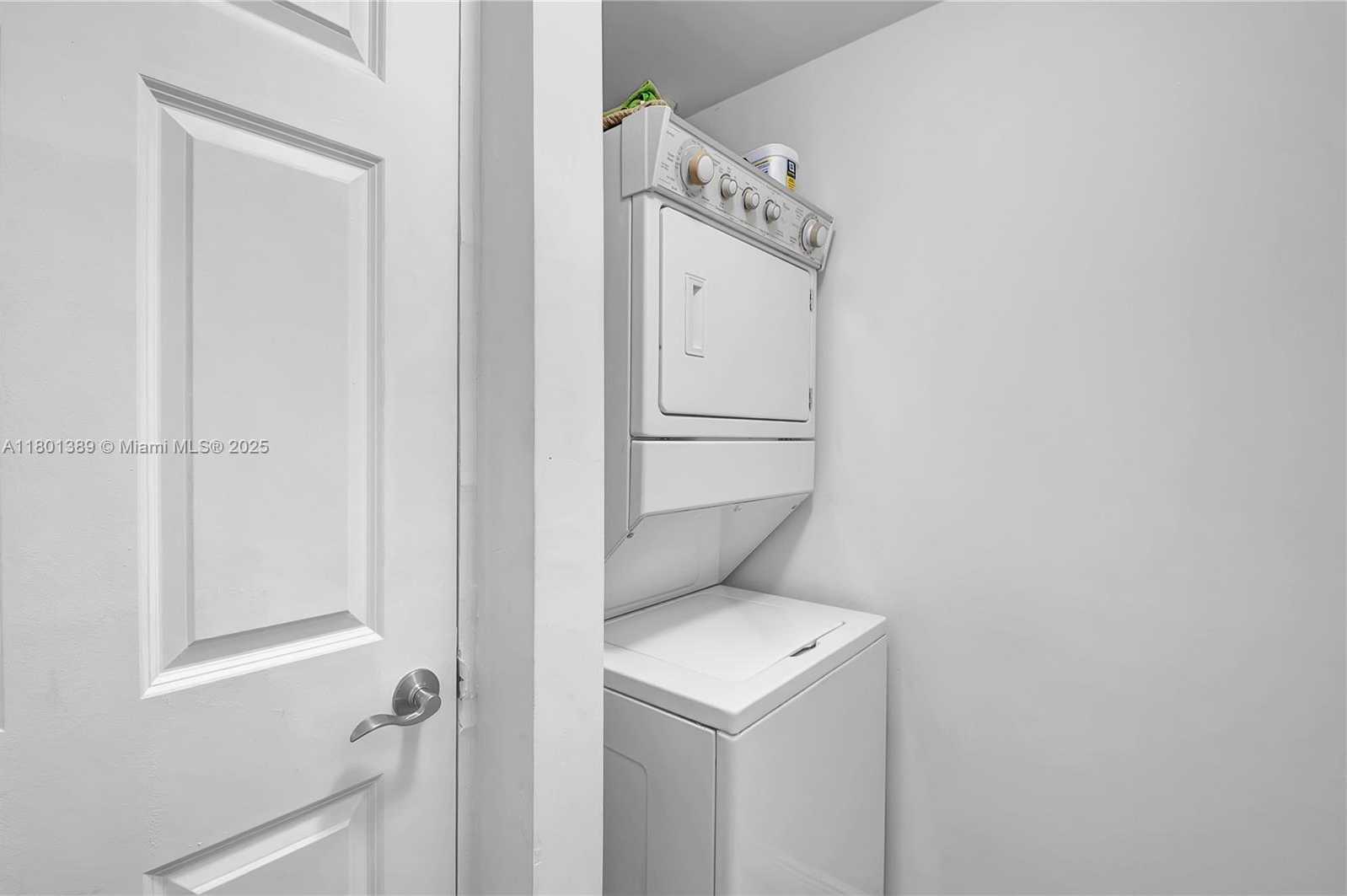 Small Image of 888 SOUTH DOUGLAS RD #910, Coral Gables Number 21