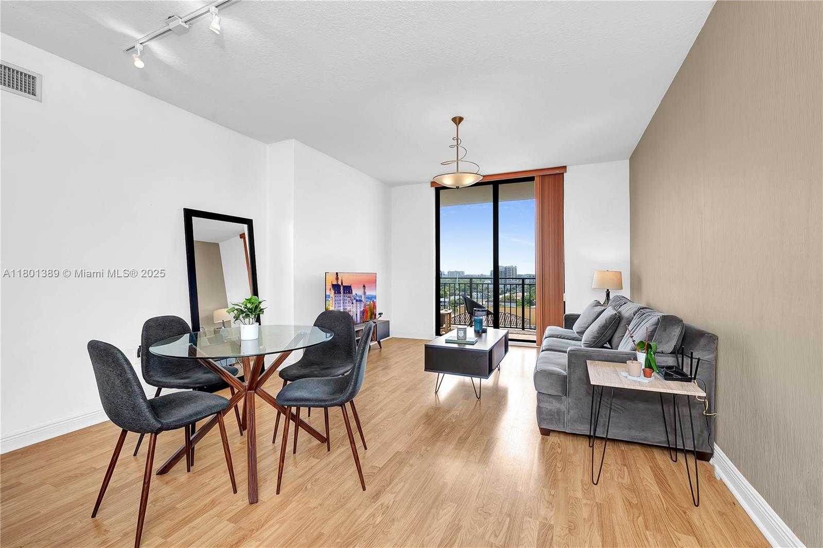 Small Image of 888 SOUTH DOUGLAS RD #910, Coral Gables Number 7