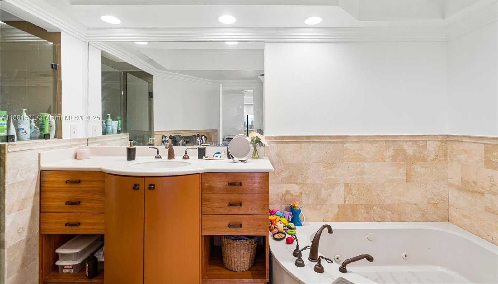 Small Image of 20281 EAST COUNTRY CLUB DR #909, Aventura Number 16