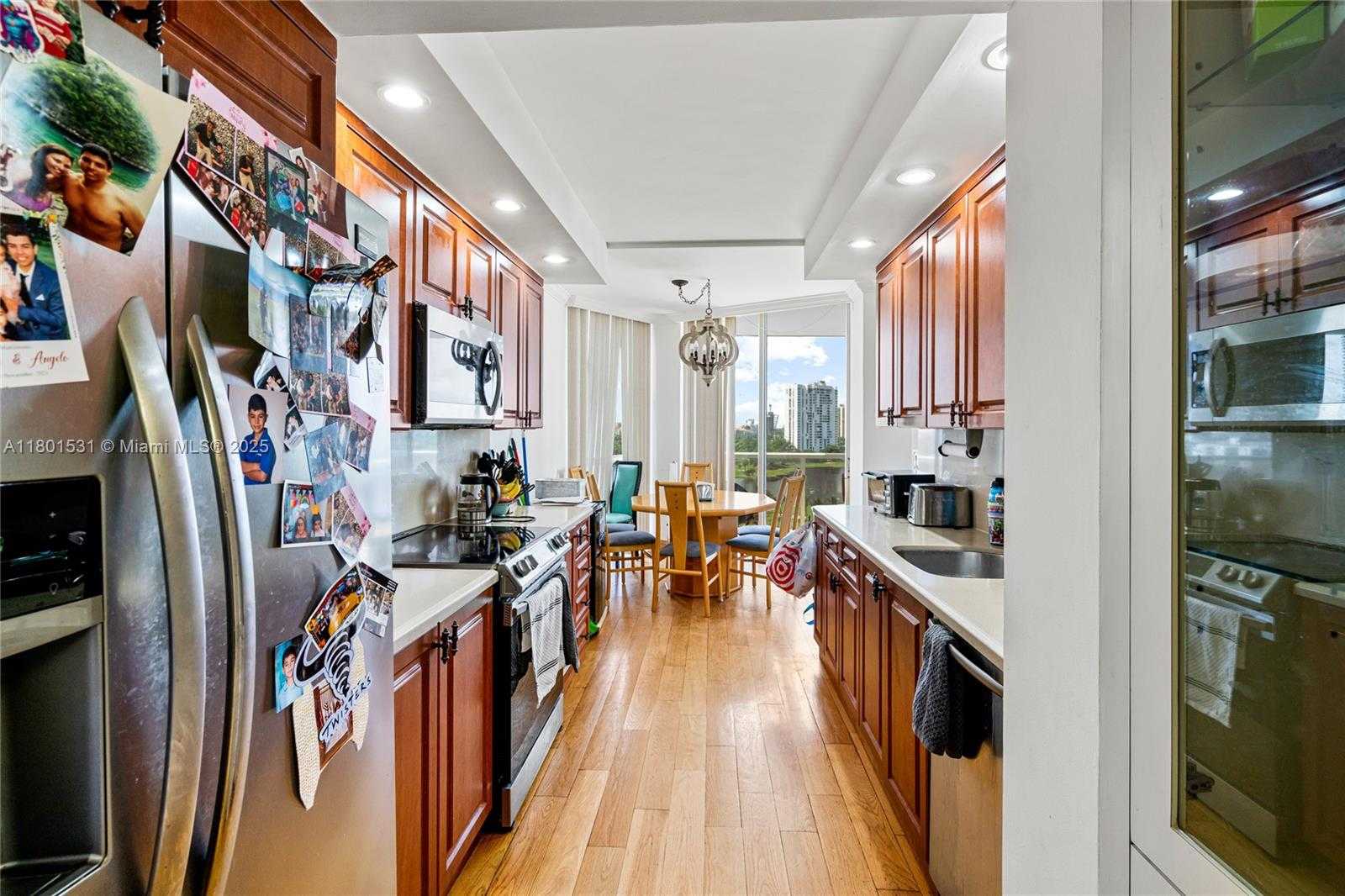 Small Image of 20281 EAST COUNTRY CLUB DR #909, Aventura Number 20