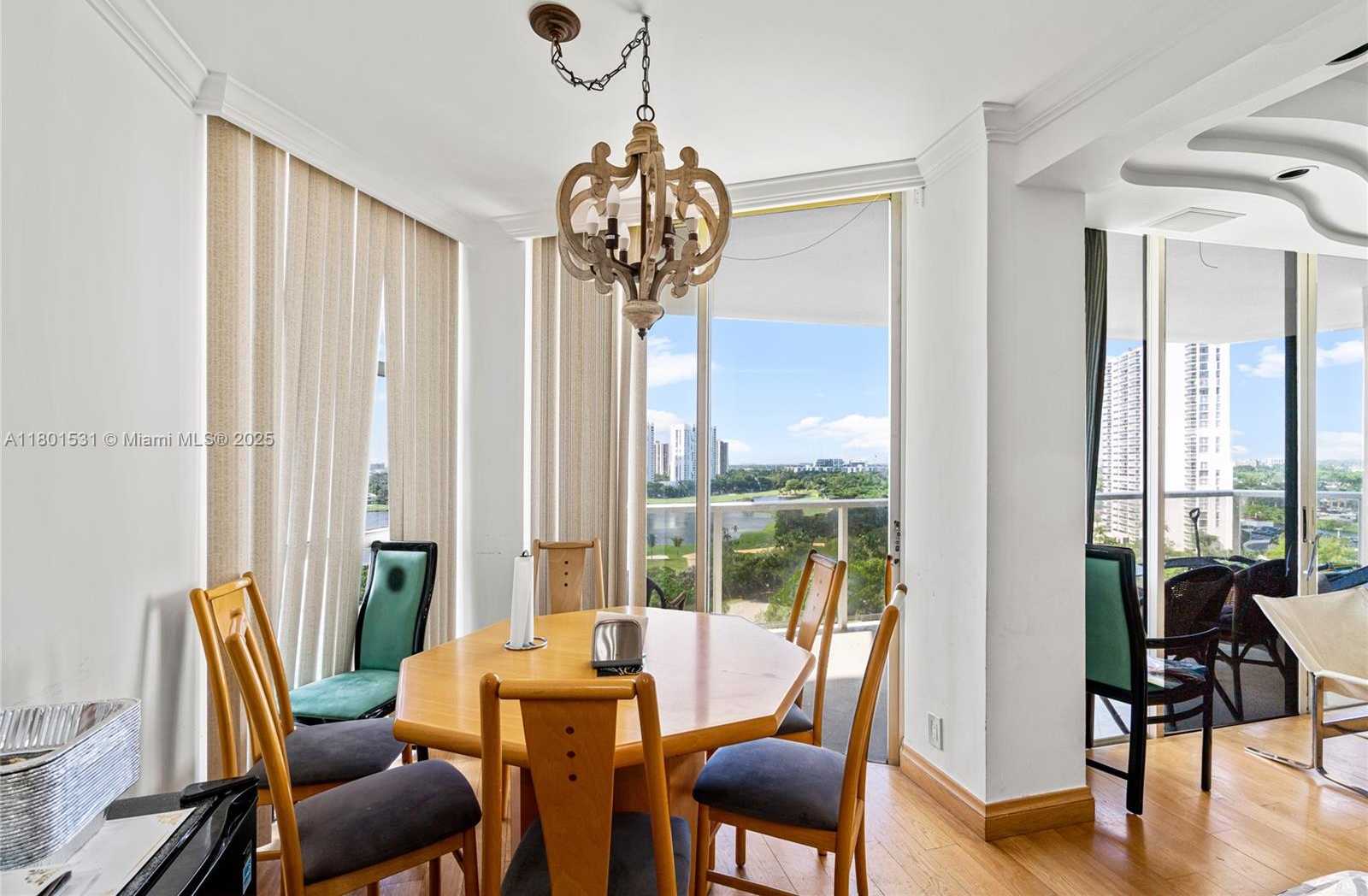 Small Image of 20281 EAST COUNTRY CLUB DR #909, Aventura Number 6