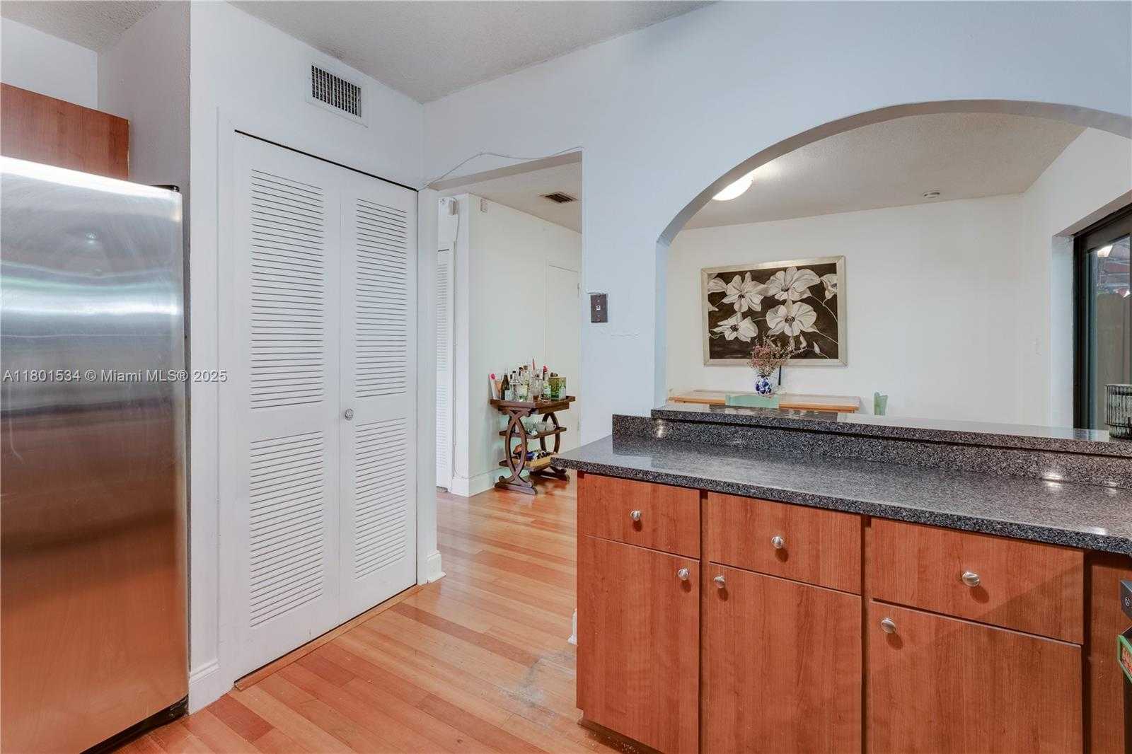 Small Image of 3182 DAY AVE, Coconut Grove Number 7