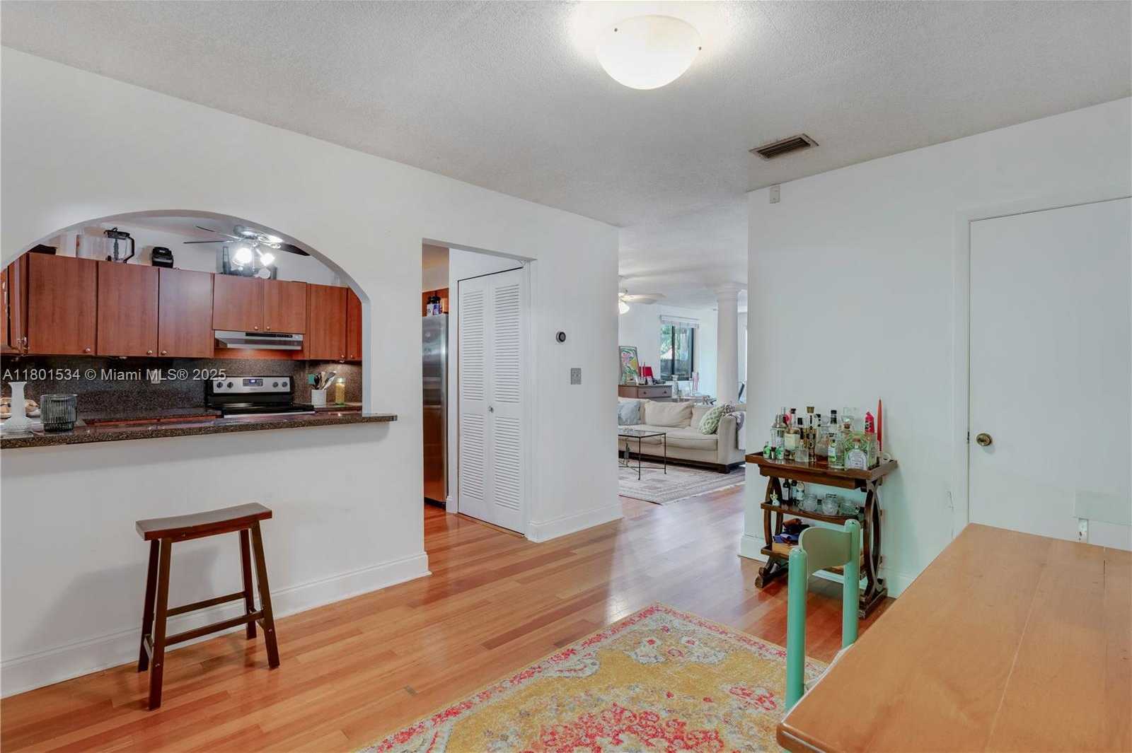 Small Image of 3182 DAY AVE, Coconut Grove Number 8
