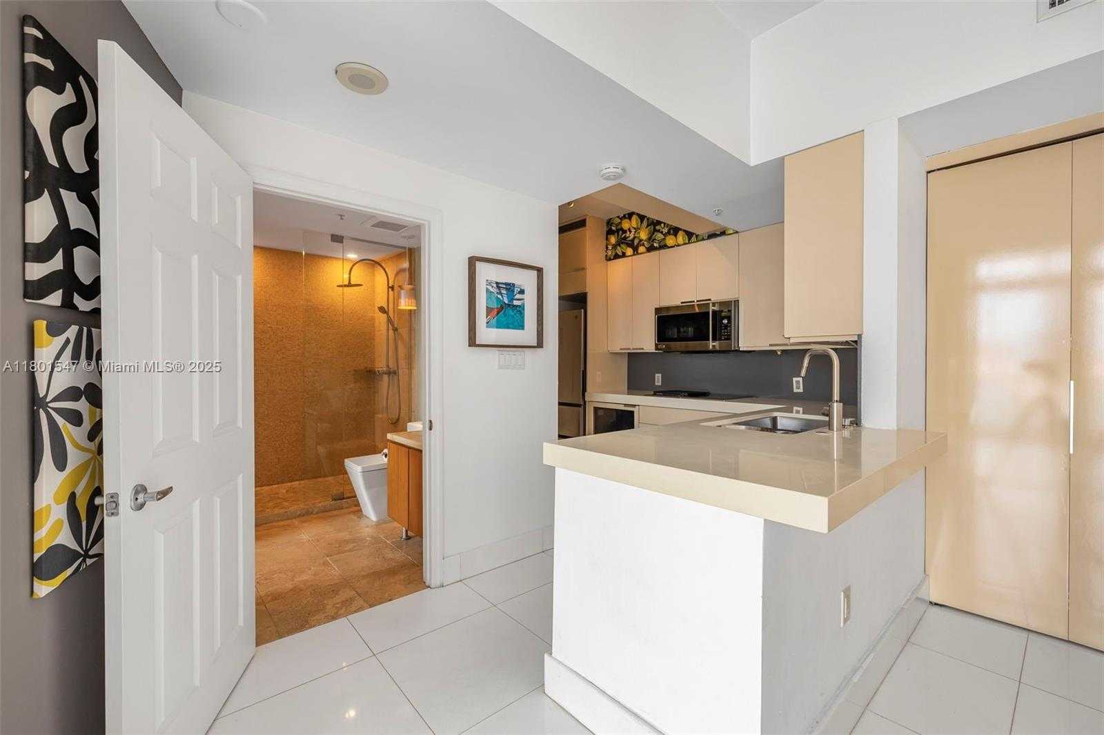 Small Image of 1155 BRICKELL BAY DR #PH204, Miami Number 4