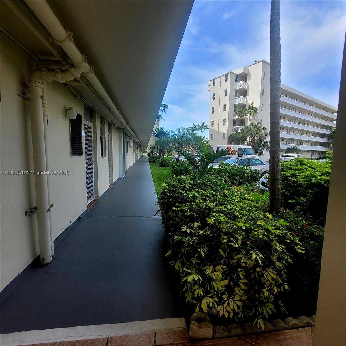 Small Image of 2859 LEONARD DR #G106, Aventura Number 16