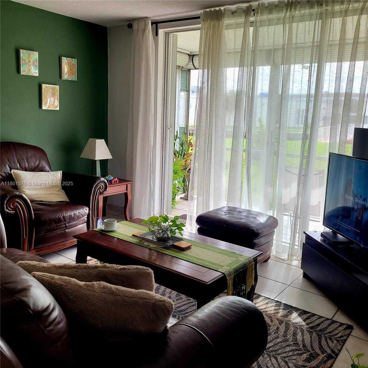 Small Image of 2859 LEONARD DR #G106, Aventura Number 2