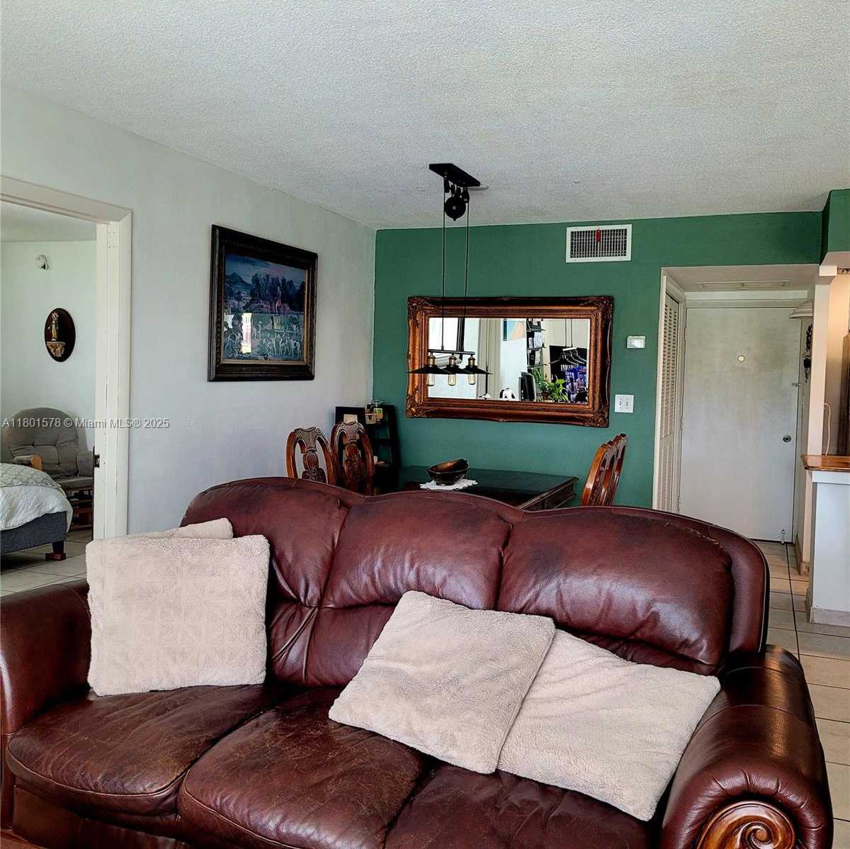 Small Image of 2859 LEONARD DR #G106, Aventura Number 4