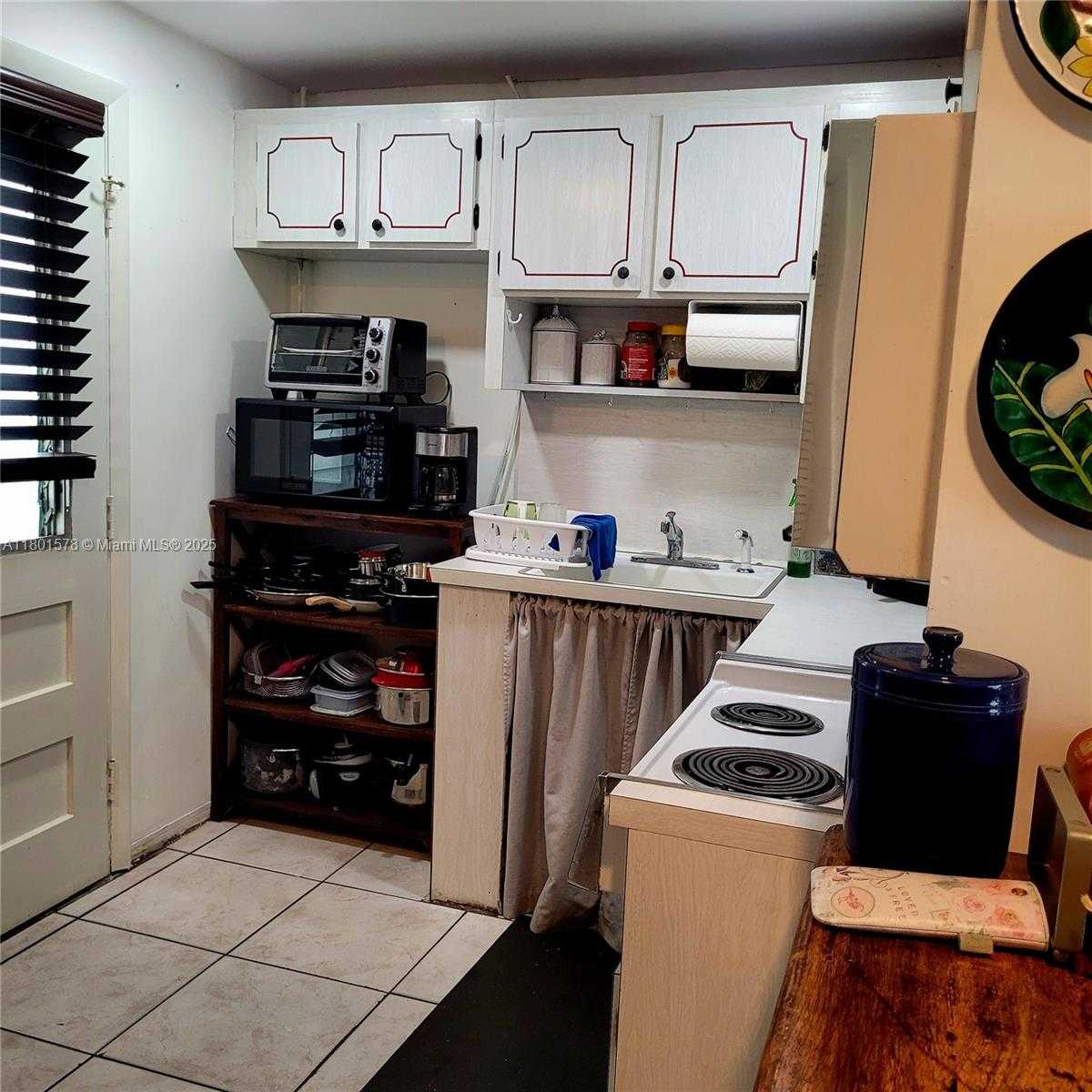 Small Image of 2859 LEONARD DR #G106, Aventura Number 7