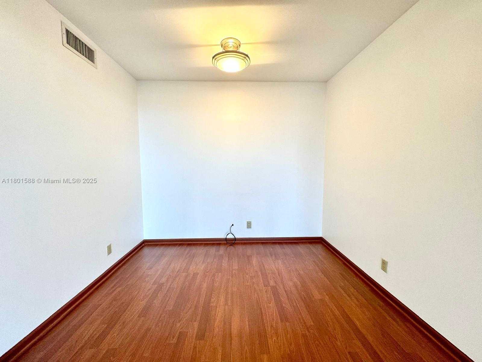 Small Image of 3610 YACHT CLUB DR #810, Aventura Number 12