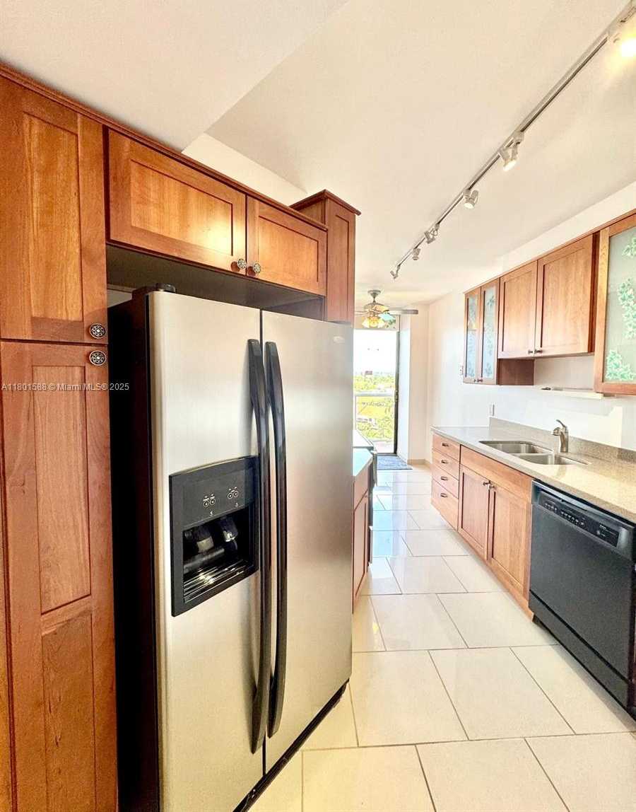 Small Image of 3610 YACHT CLUB DR #810, Aventura Number 20