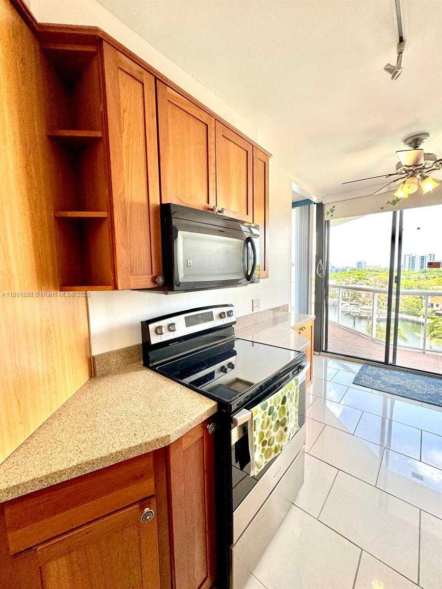 Small Image of 3610 YACHT CLUB DR #810, Aventura Number 22