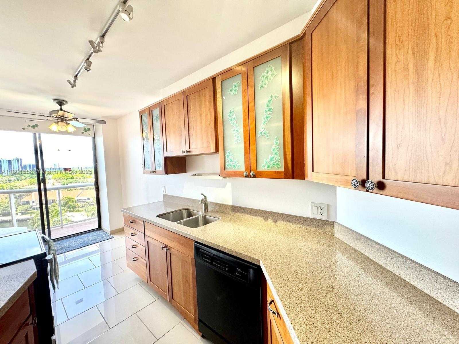 Small Image of 3610 YACHT CLUB DR #810, Aventura Number 24