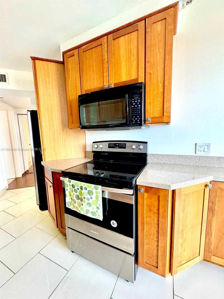 Small Image of 3610 YACHT CLUB DR #810, Aventura Number 25