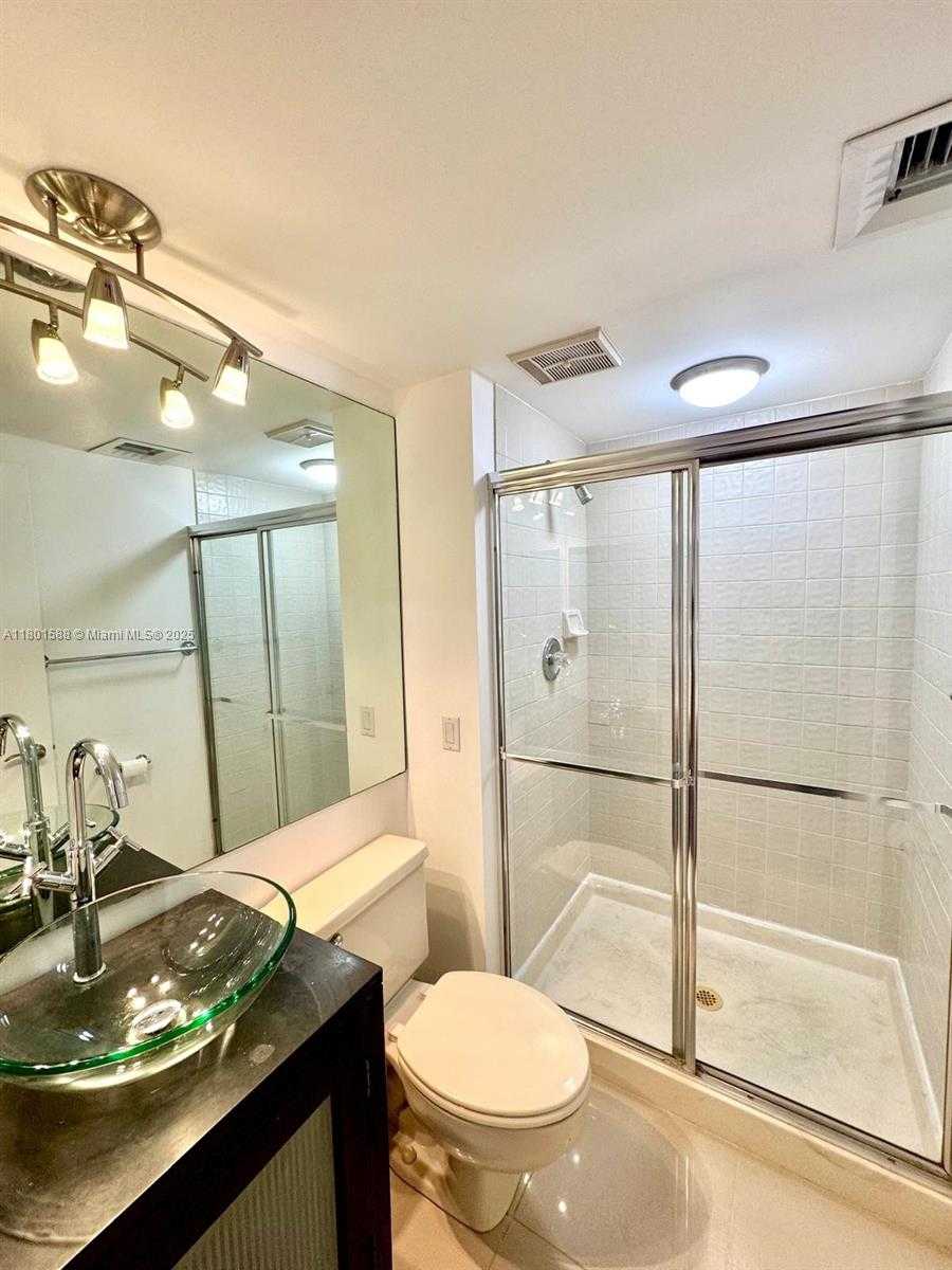 Small Image of 3610 YACHT CLUB DR #810, Aventura Number 31