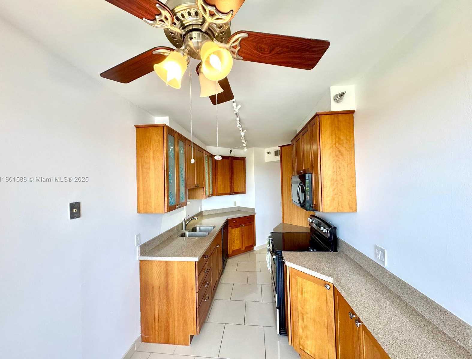 Small Image of 3610 YACHT CLUB DR #810, Aventura Number 47