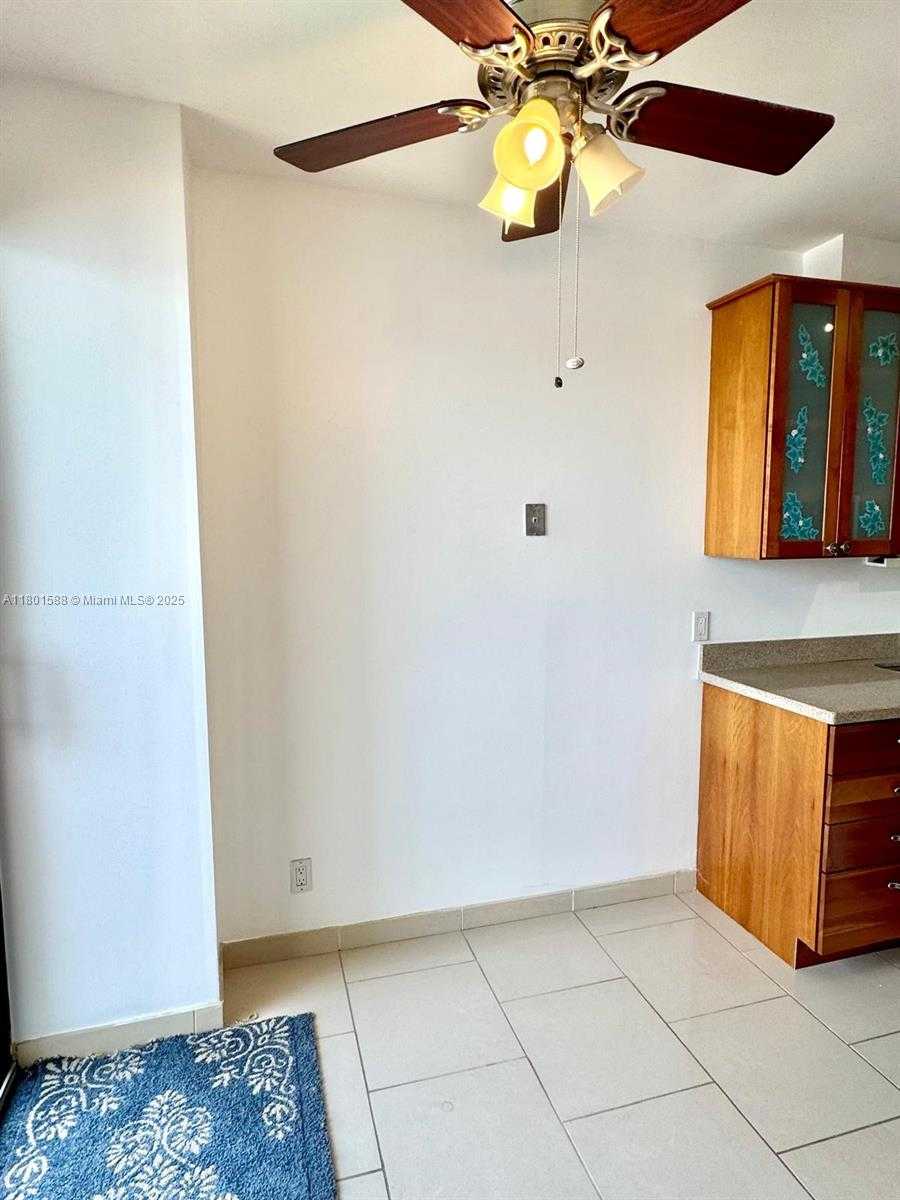 Small Image of 3610 YACHT CLUB DR #810, Aventura Number 54