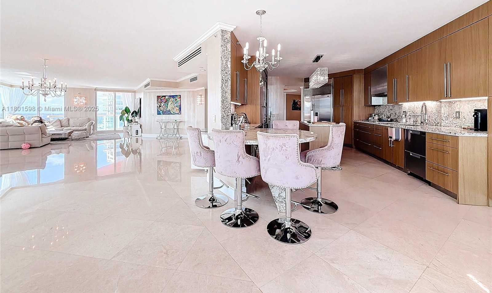 Small Image of 3370 HIDDEN BAY DR #2813, Aventura Number 14