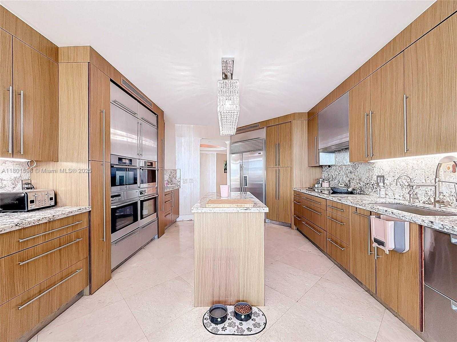 Small Image of 3370 HIDDEN BAY DR #2813, Aventura Number 15