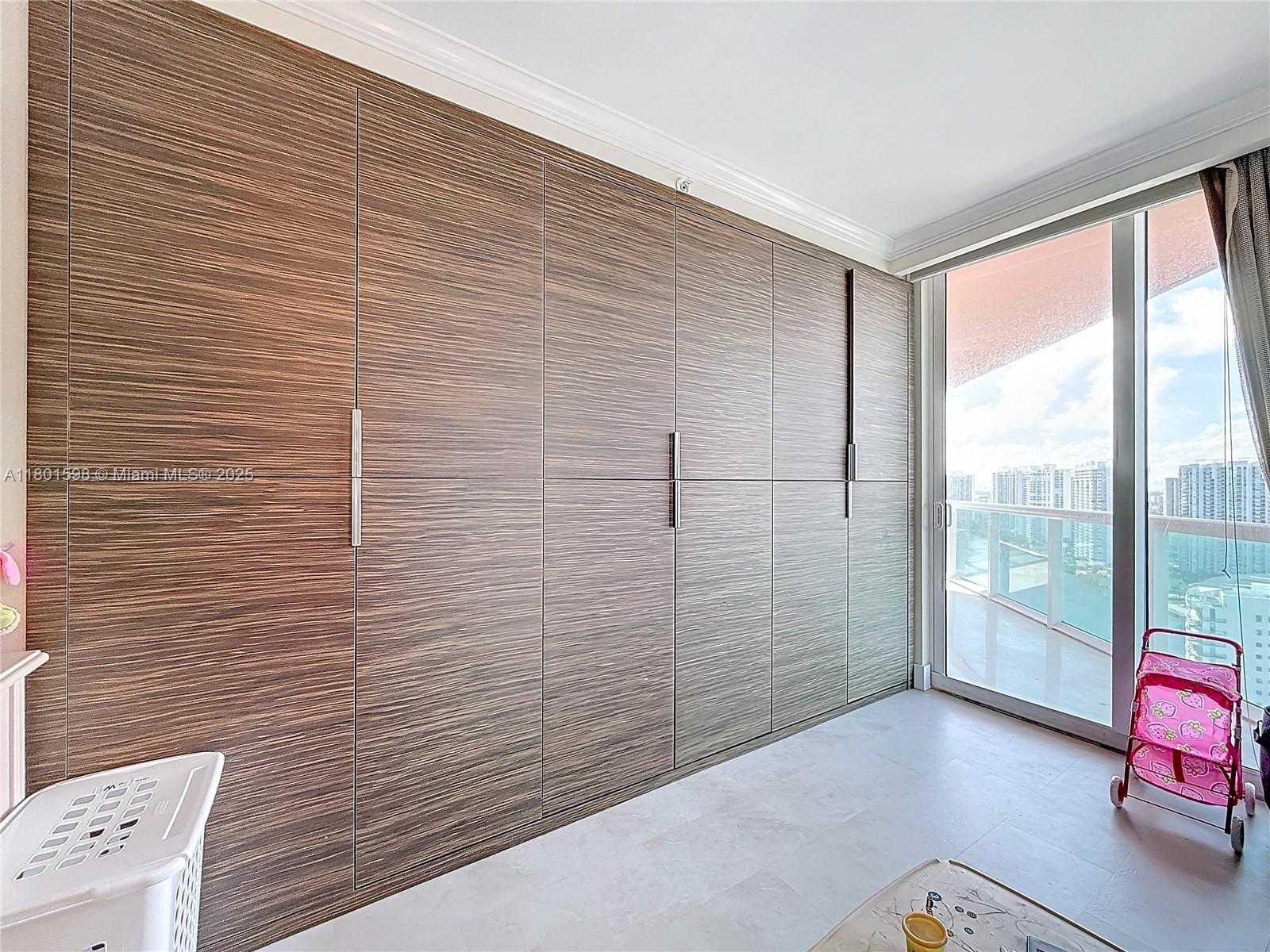 Small Image of 3370 HIDDEN BAY DR #2813, Aventura Number 26