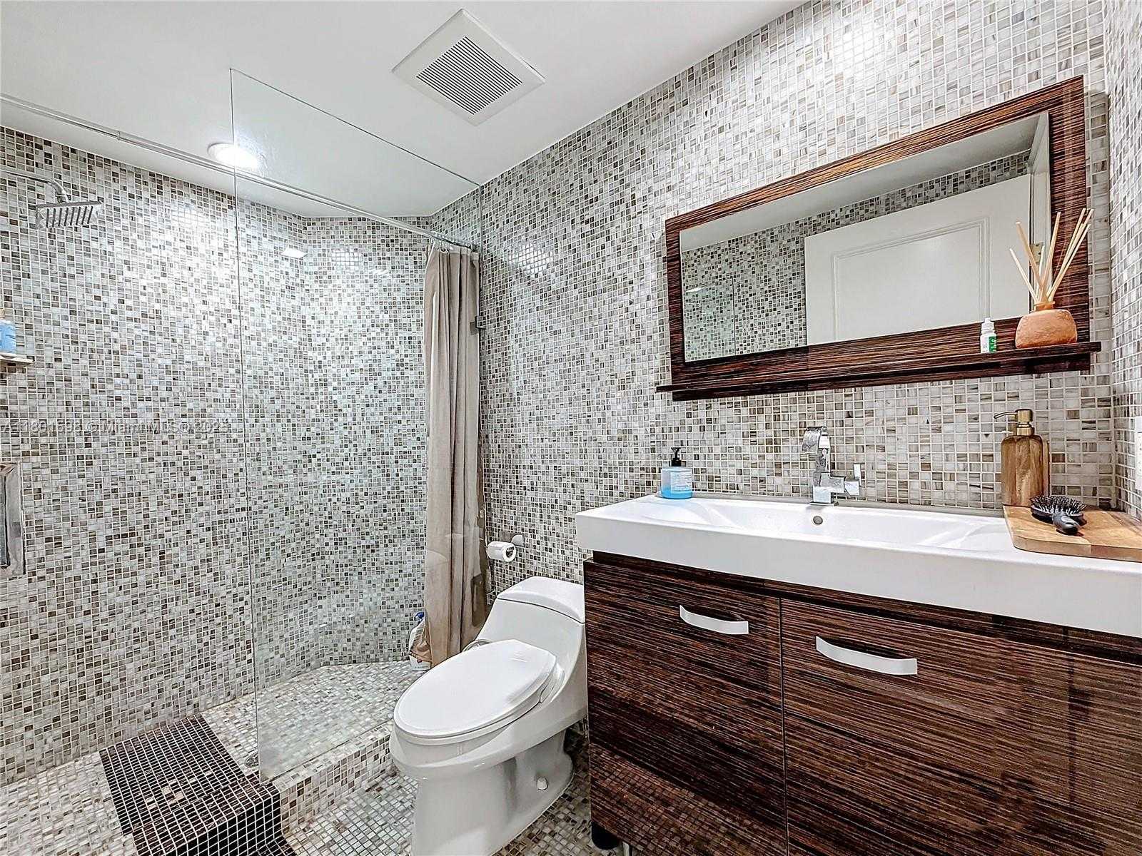 Small Image of 3370 HIDDEN BAY DR #2813, Aventura Number 28