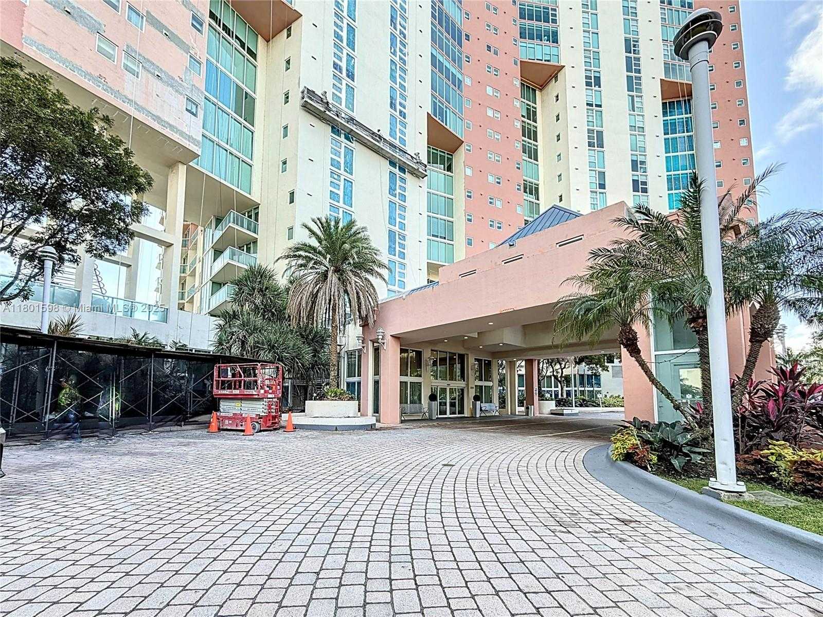 Small Image of 3370 HIDDEN BAY DR #2813, Aventura Number 4